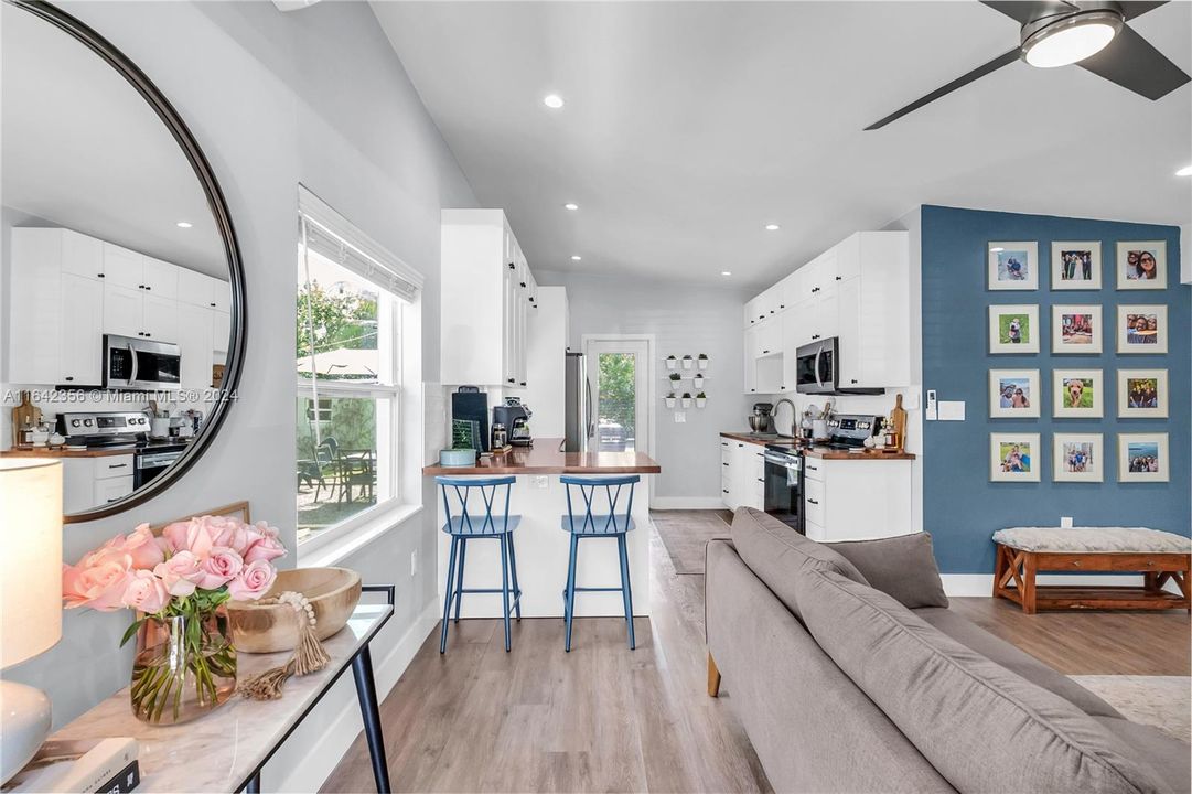 Active With Contract: $460,000 (2 beds, 1 baths, 750 Square Feet)