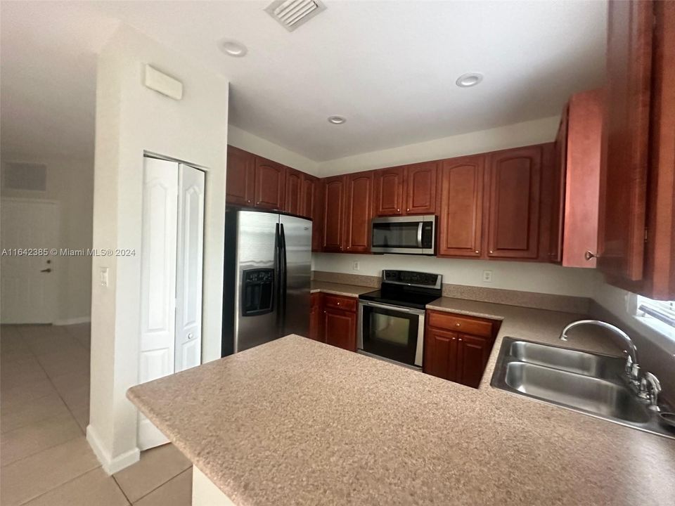 Active With Contract: $2,450 (3 beds, 2 baths, 1564 Square Feet)