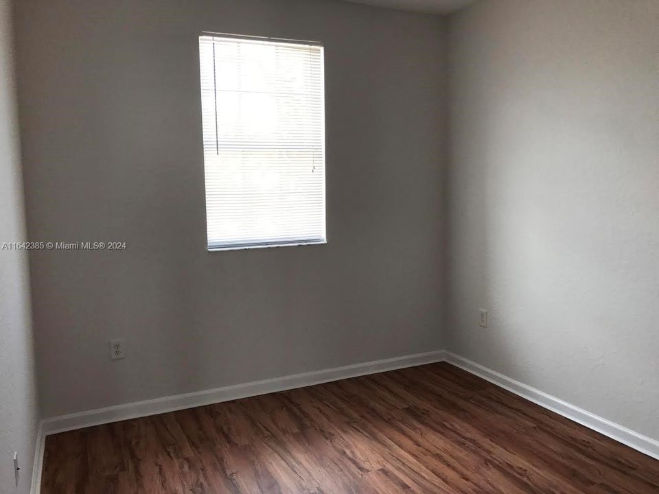 Active With Contract: $2,450 (3 beds, 2 baths, 1564 Square Feet)