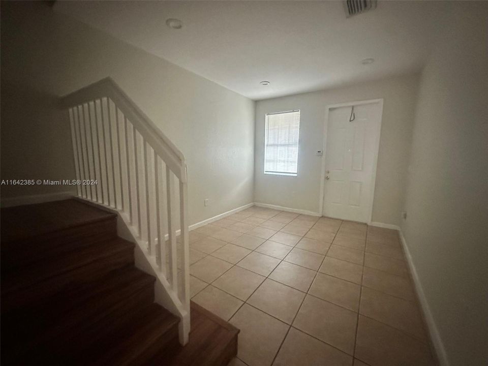 Active With Contract: $2,450 (3 beds, 2 baths, 1564 Square Feet)