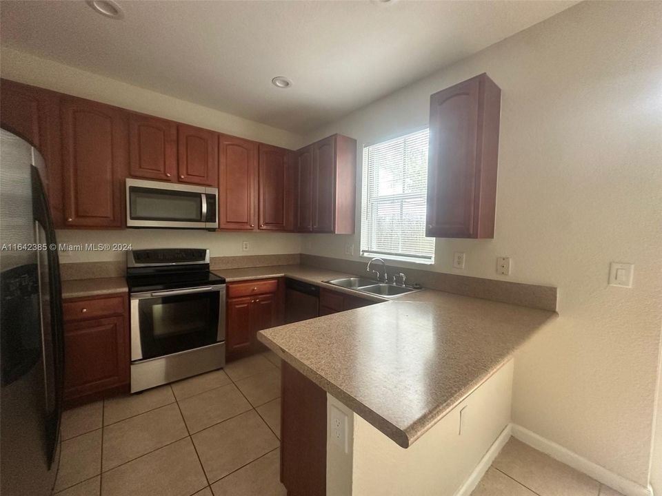 Active With Contract: $2,450 (3 beds, 2 baths, 1564 Square Feet)