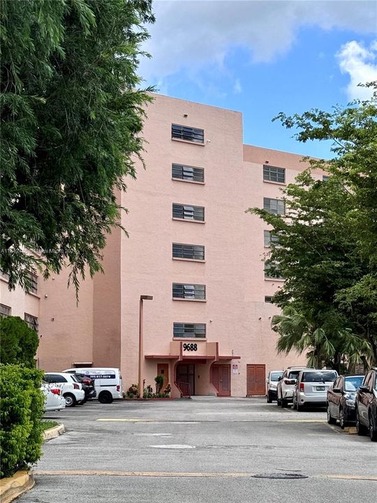 Active With Contract: $199,000 (1 beds, 1 baths, 813 Square Feet)