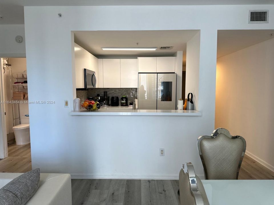 For Sale: $365,000 (1 beds, 1 baths, 640 Square Feet)