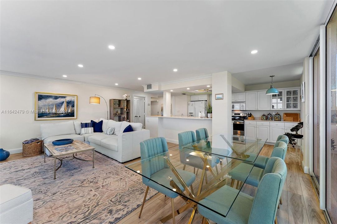 Recently Sold: $825,000 (2 beds, 2 baths, 1400 Square Feet)