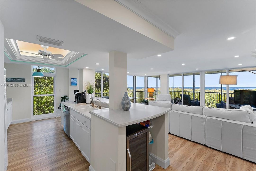 Recently Sold: $825,000 (2 beds, 2 baths, 1400 Square Feet)