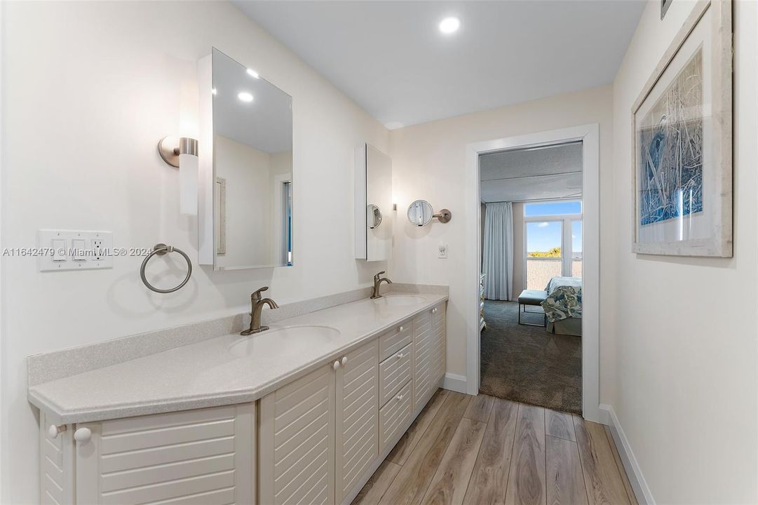 Recently Sold: $825,000 (2 beds, 2 baths, 1400 Square Feet)