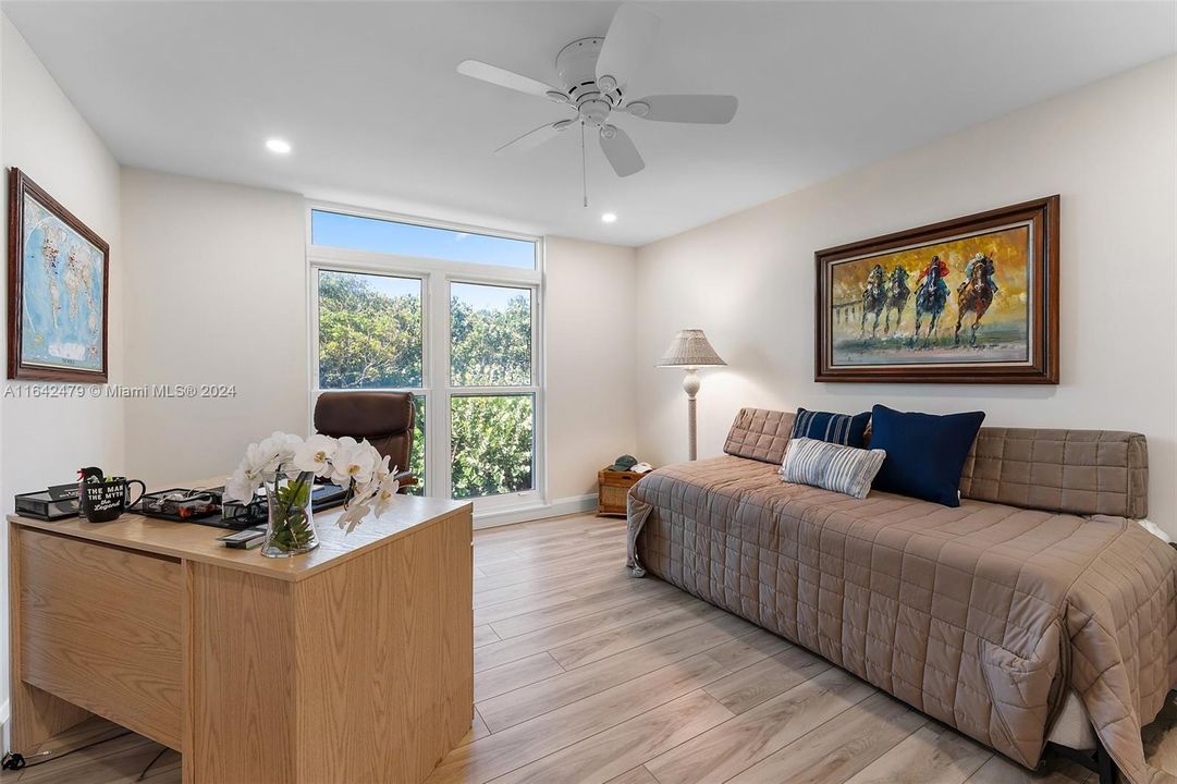 Recently Sold: $825,000 (2 beds, 2 baths, 1400 Square Feet)