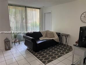 Active With Contract: $2,000 (2 beds, 2 baths, 898 Square Feet)