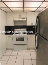 Active With Contract: $2,000 (2 beds, 2 baths, 898 Square Feet)