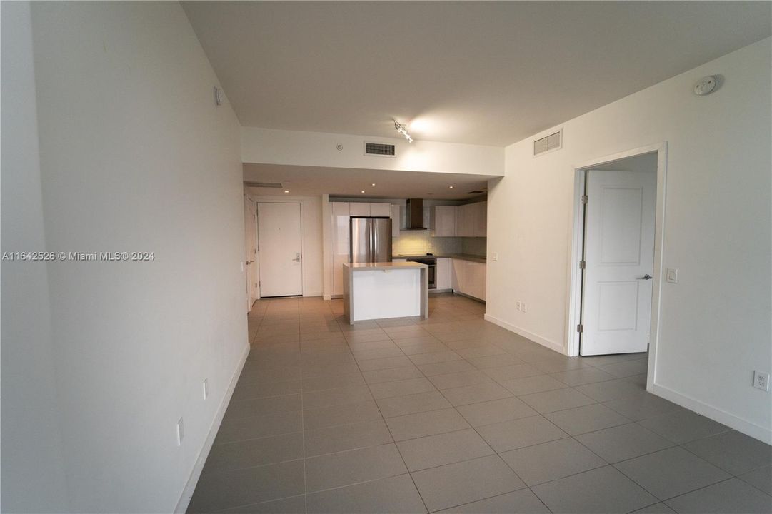 For Rent: $4,000 (2 beds, 2 baths, 880 Square Feet)