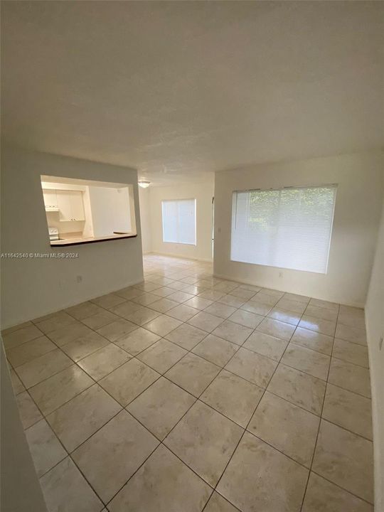 Active With Contract: $1,600 (1 beds, 1 baths, 768 Square Feet)