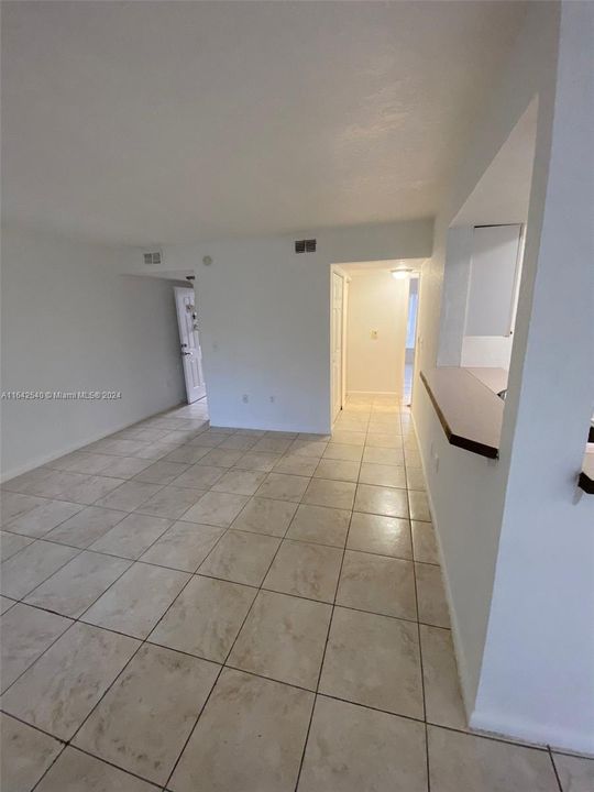 Active With Contract: $1,600 (1 beds, 1 baths, 768 Square Feet)