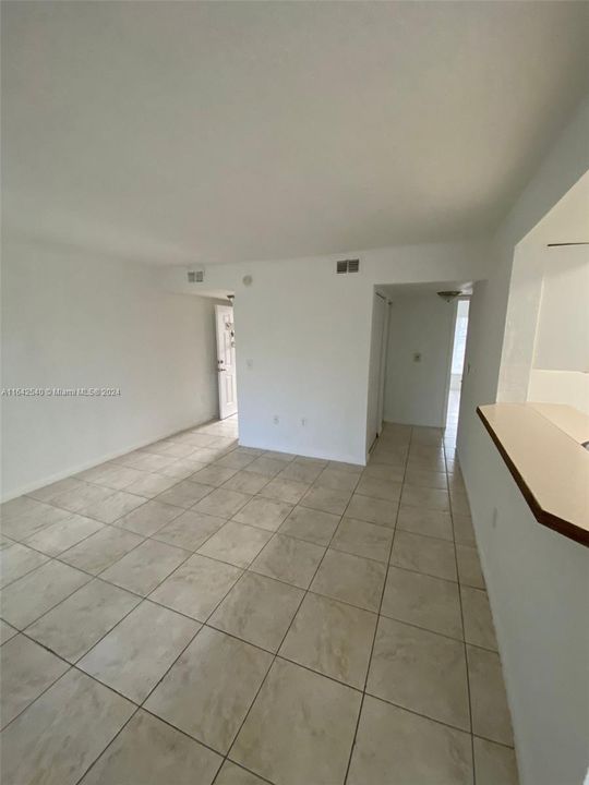 Active With Contract: $1,600 (1 beds, 1 baths, 768 Square Feet)