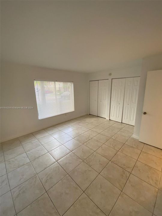 Active With Contract: $1,600 (1 beds, 1 baths, 768 Square Feet)