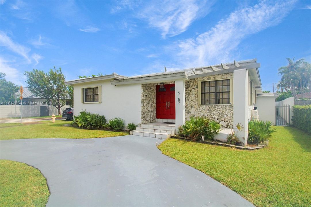 Active With Contract: $689,000 (4 beds, 3 baths, 1765 Square Feet)