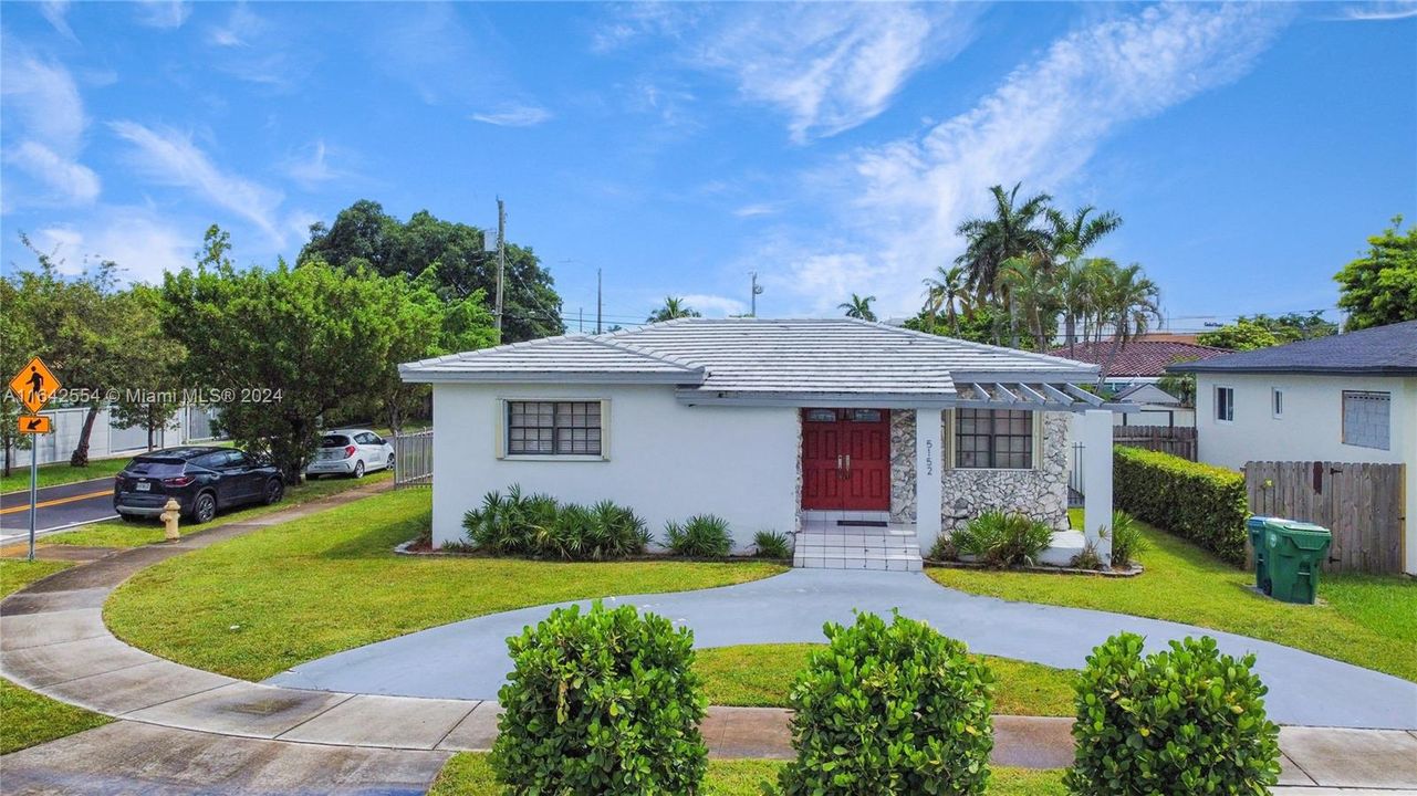 Active With Contract: $689,000 (4 beds, 3 baths, 1765 Square Feet)