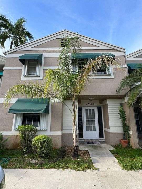 Recently Sold: $330,000 (3 beds, 3 baths, 1459 Square Feet)