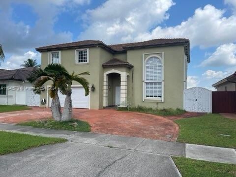 Active With Contract: $800,000 (4 beds, 3 baths, 2506 Square Feet)