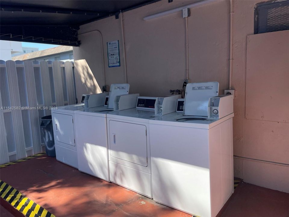 Recently Rented: $1,600 (0 beds, 1 baths, 300 Square Feet)