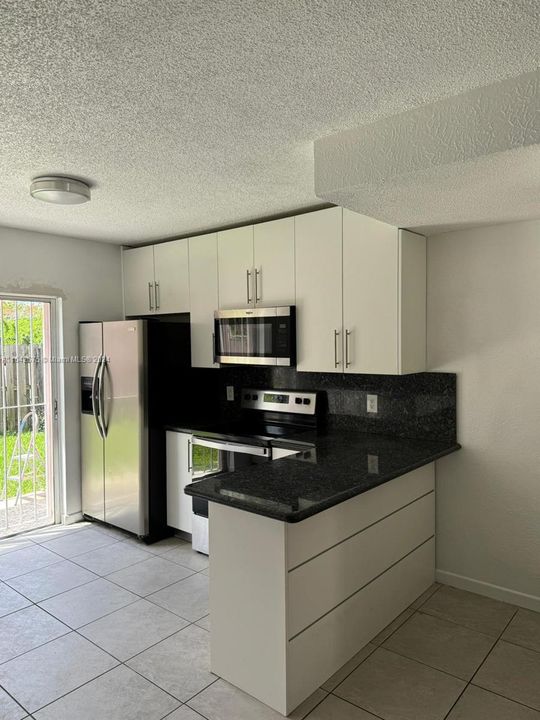 Active With Contract: $2,300 (2 beds, 2 baths, 824 Square Feet)