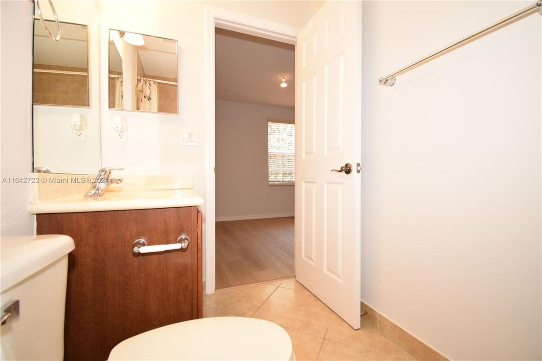 Active With Contract: $2,550 (2 beds, 2 baths, 1130 Square Feet)