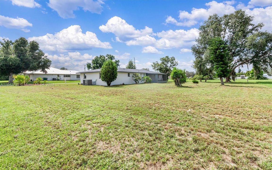 For Sale: $300,000 (3 beds, 2 baths, 1198 Square Feet)