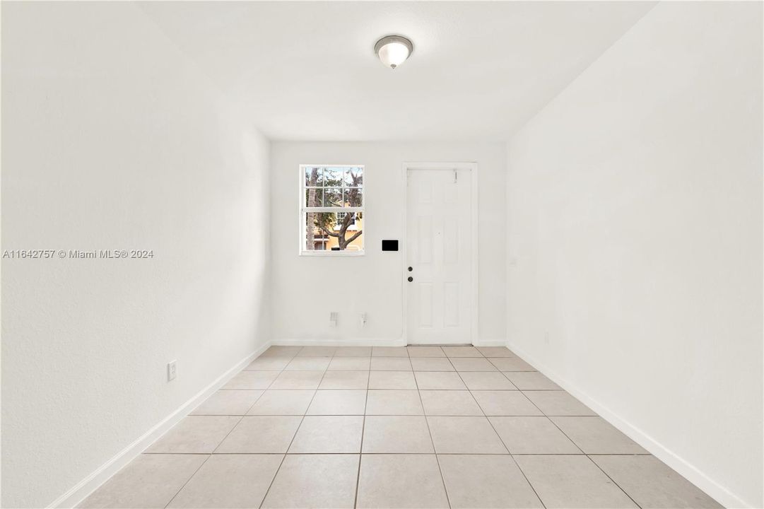 Recently Sold: $380,000 (4 beds, 3 baths, 1592 Square Feet)