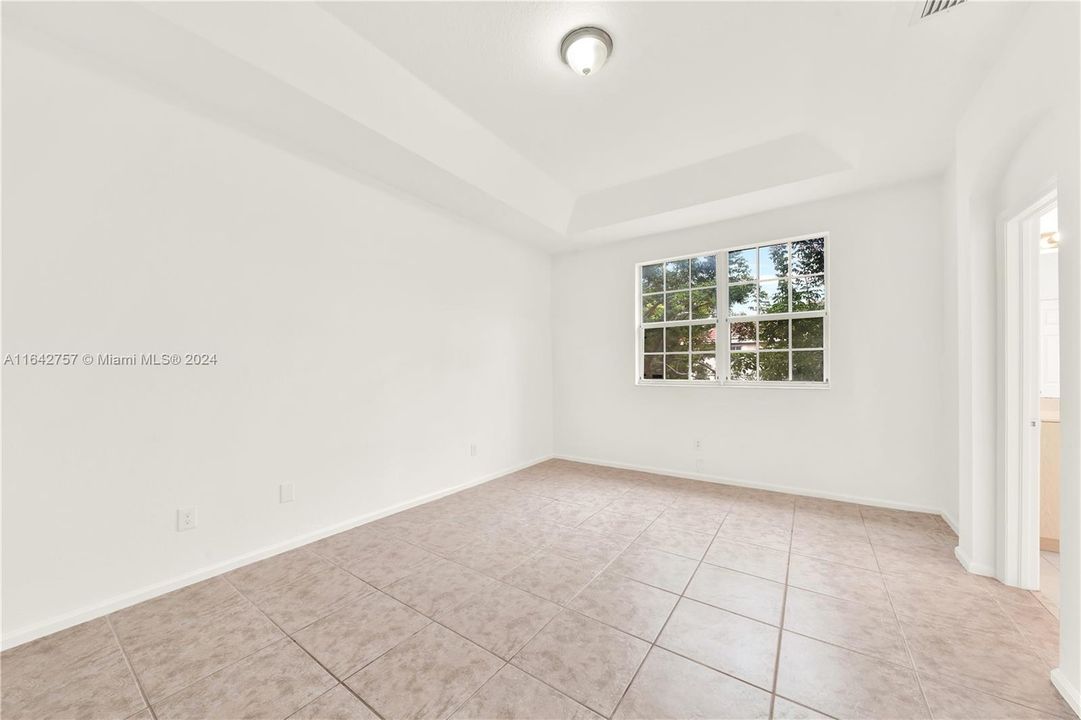 Recently Sold: $380,000 (4 beds, 3 baths, 1592 Square Feet)