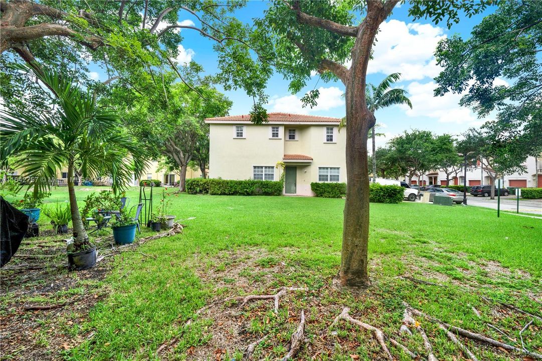 Recently Sold: $380,000 (4 beds, 3 baths, 1592 Square Feet)