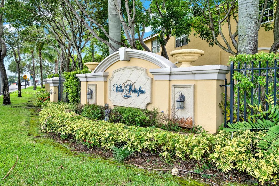 Recently Sold: $380,000 (4 beds, 3 baths, 1592 Square Feet)