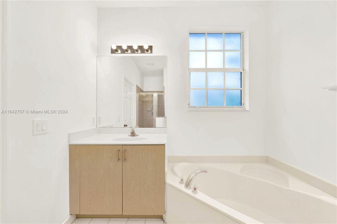 Recently Sold: $380,000 (4 beds, 3 baths, 1592 Square Feet)