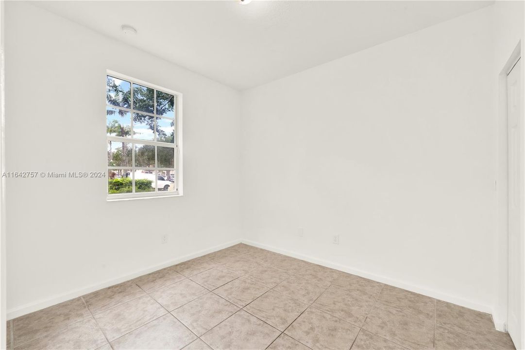 Recently Sold: $380,000 (4 beds, 3 baths, 1592 Square Feet)