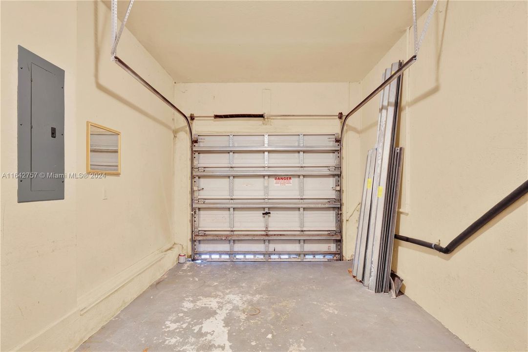 Recently Sold: $380,000 (4 beds, 3 baths, 1592 Square Feet)