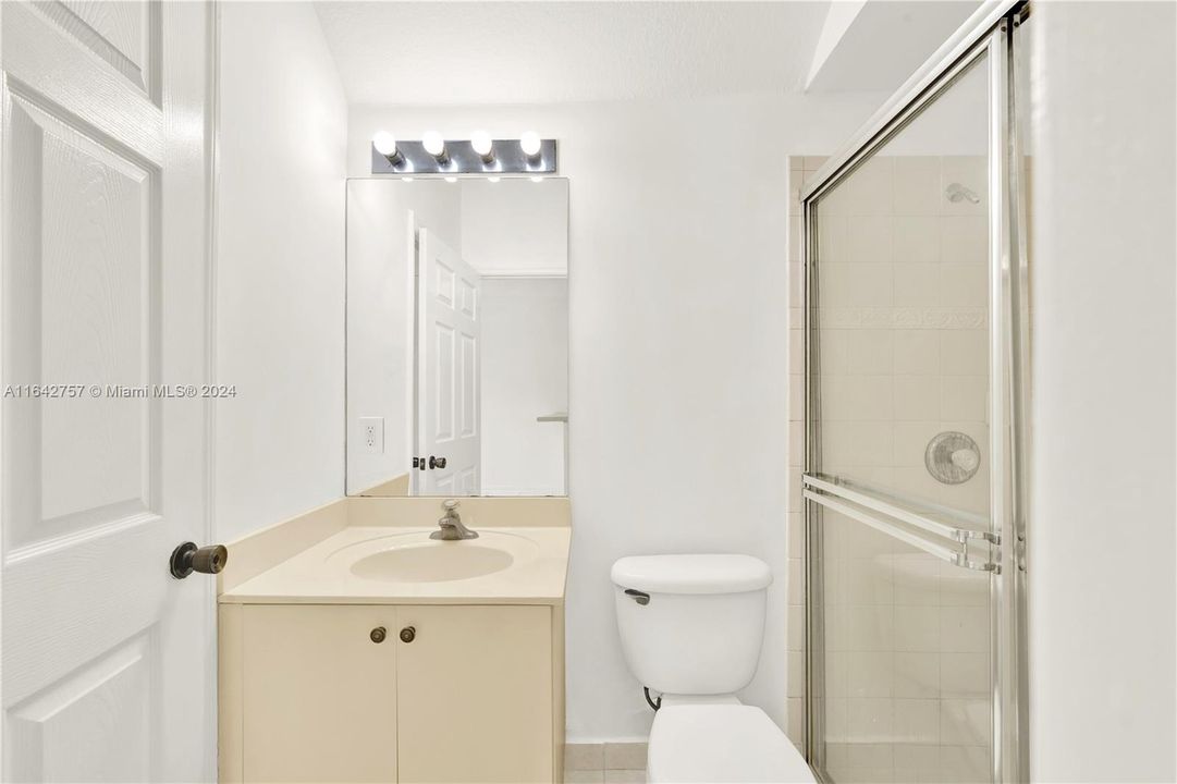 Recently Sold: $380,000 (4 beds, 3 baths, 1592 Square Feet)