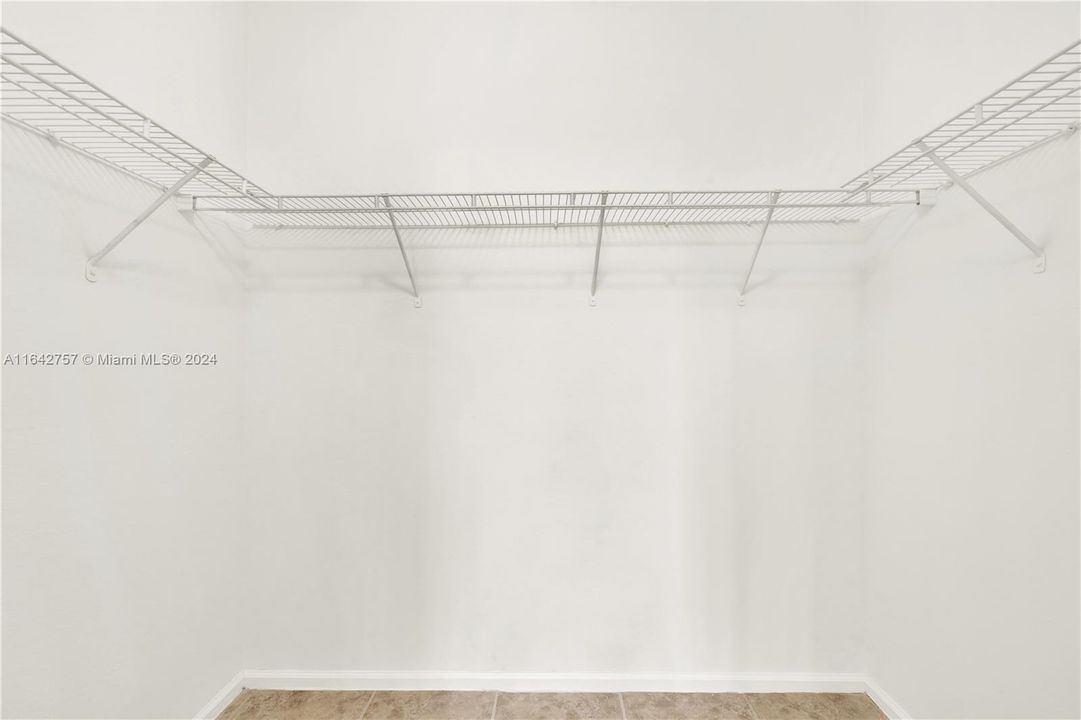 Recently Sold: $380,000 (4 beds, 3 baths, 1592 Square Feet)