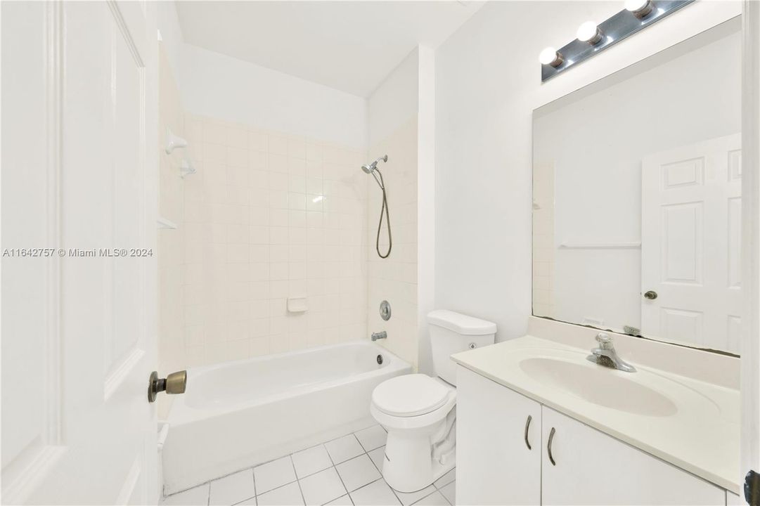 Recently Sold: $380,000 (4 beds, 3 baths, 1592 Square Feet)