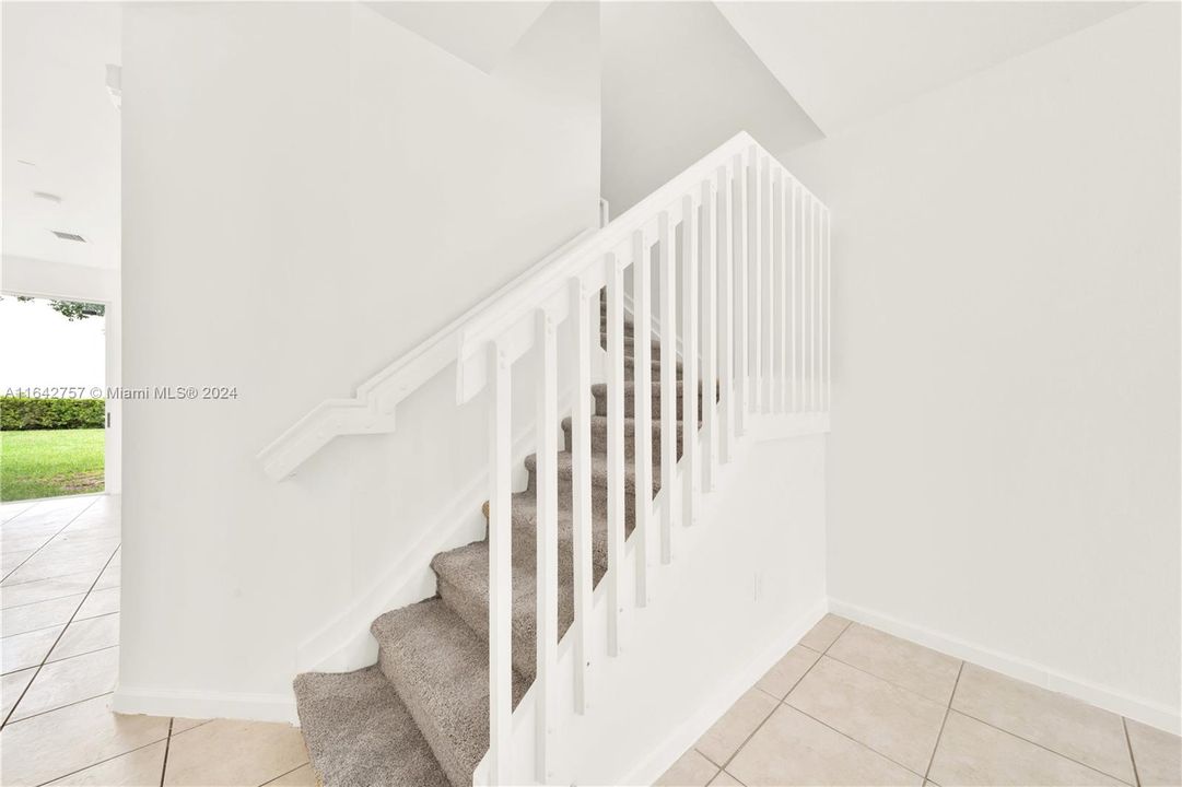 Recently Sold: $380,000 (4 beds, 3 baths, 1592 Square Feet)