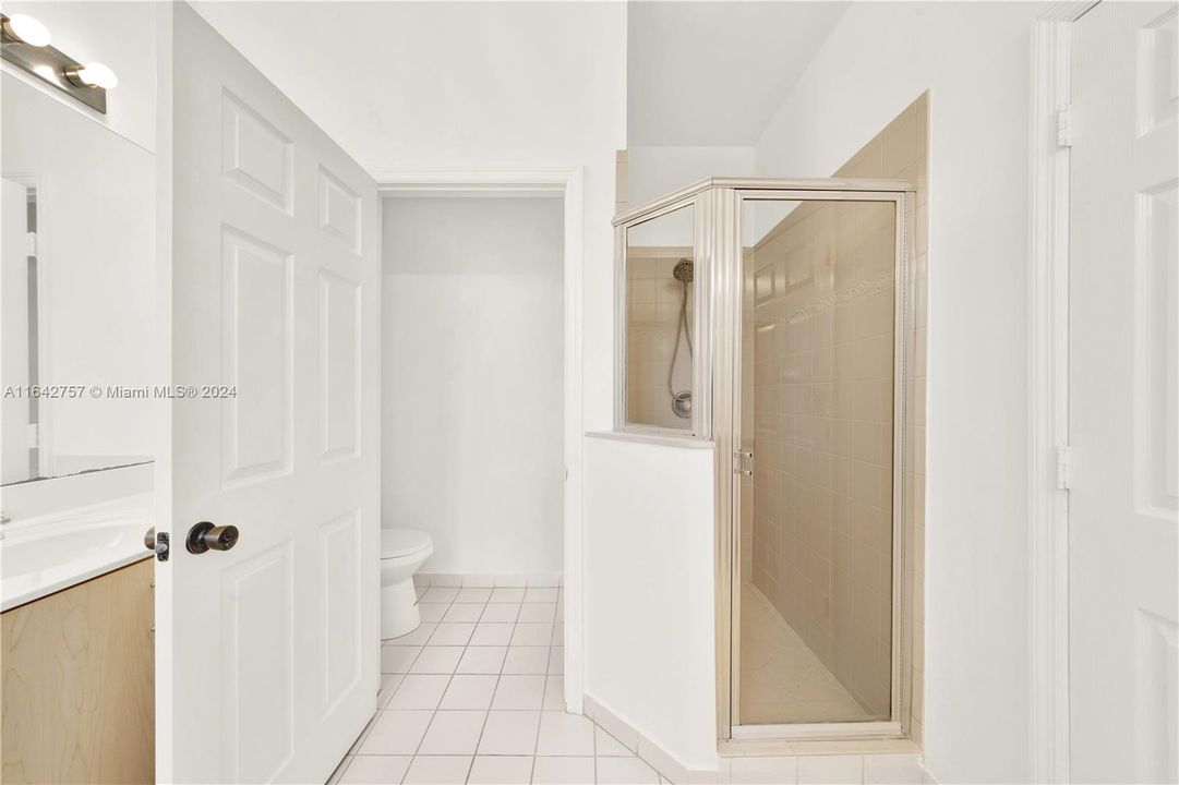 Recently Sold: $380,000 (4 beds, 3 baths, 1592 Square Feet)