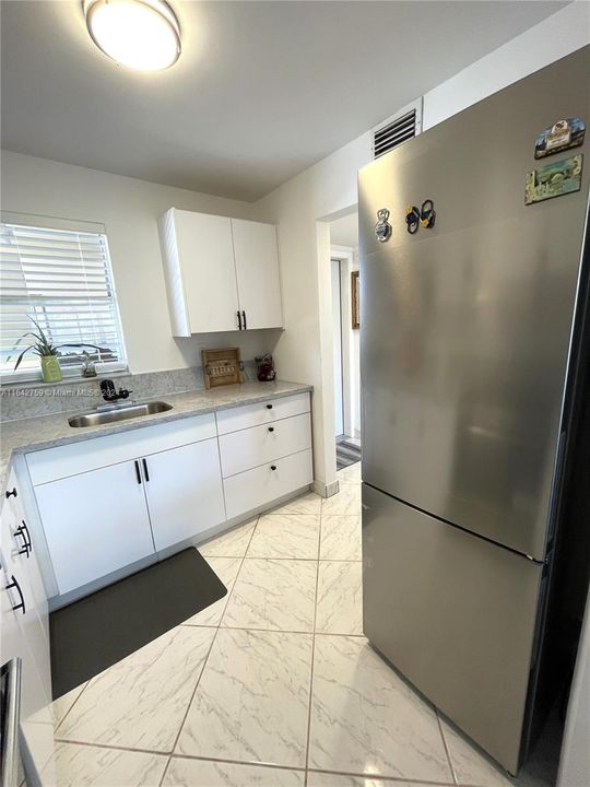 Active With Contract: $119,000 (1 beds, 1 baths, 640 Square Feet)