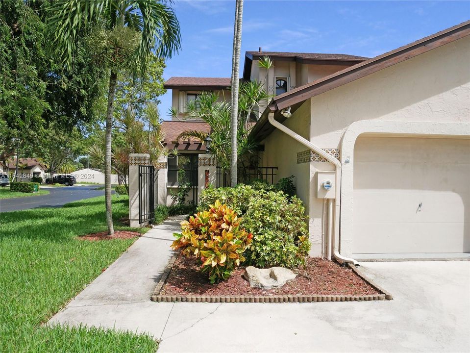 Active With Contract: $589,000 (3 beds, 2 baths, 1488 Square Feet)