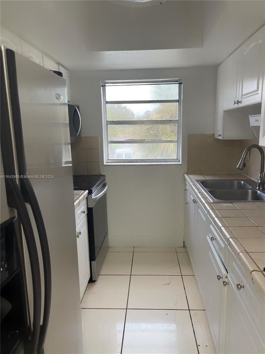 Recientemente alquilado: $2,300 (2 camas, 1 baños, 948 Pies cuadrados)