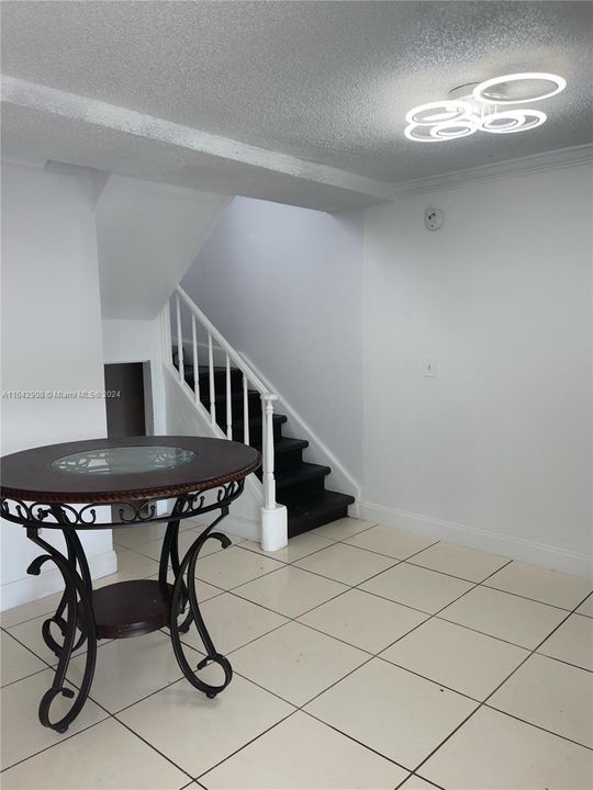 Recientemente alquilado: $2,300 (2 camas, 1 baños, 948 Pies cuadrados)