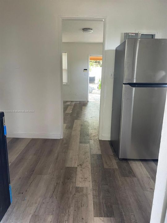 Active With Contract: $1,600 (1 beds, 1 baths, 500 Square Feet)