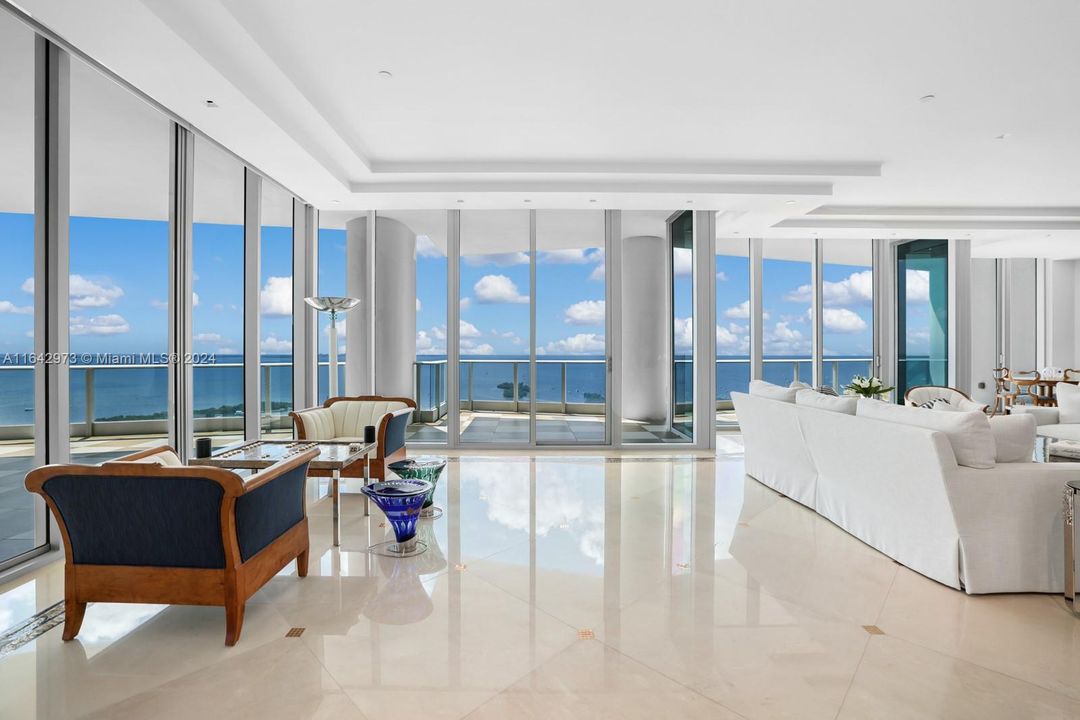 For Sale: $11,995,000 (5 beds, 7 baths, 6920 Square Feet)