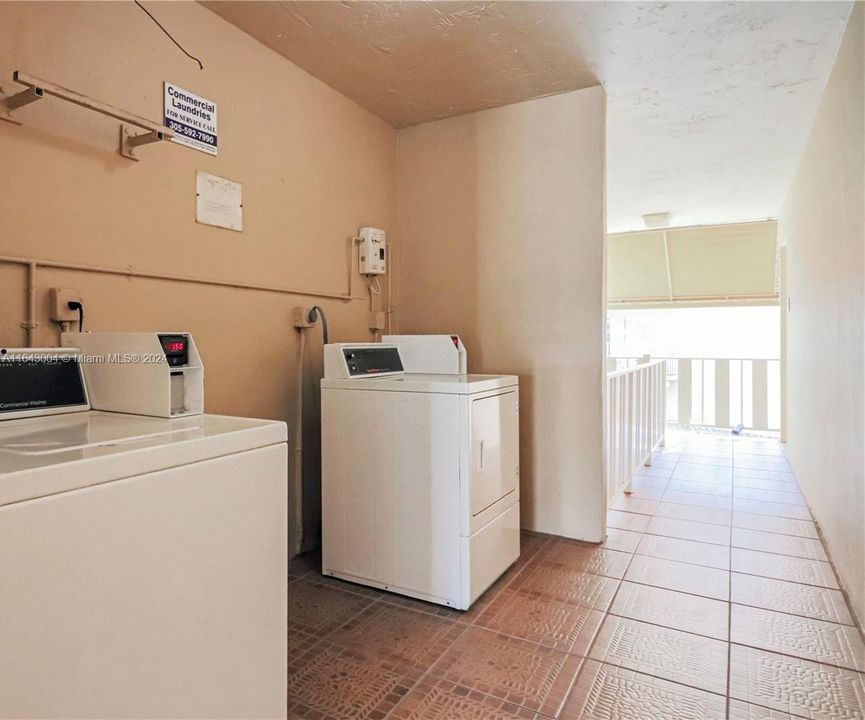 Active With Contract: $2,300 (2 beds, 2 baths, 1060 Square Feet)