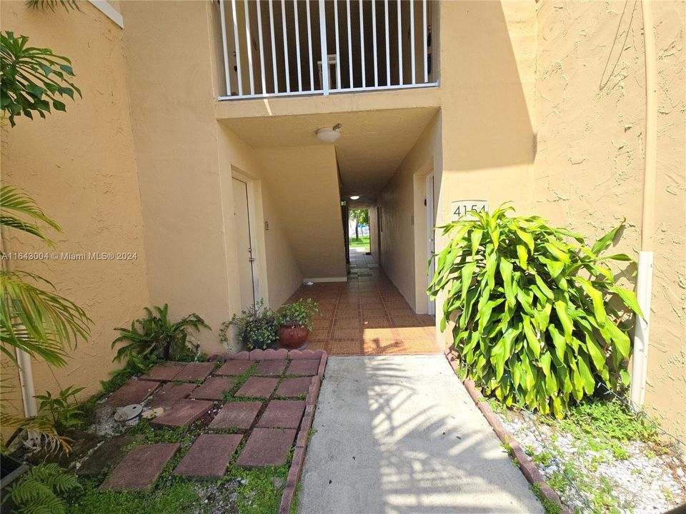 Active With Contract: $2,300 (2 beds, 2 baths, 1060 Square Feet)