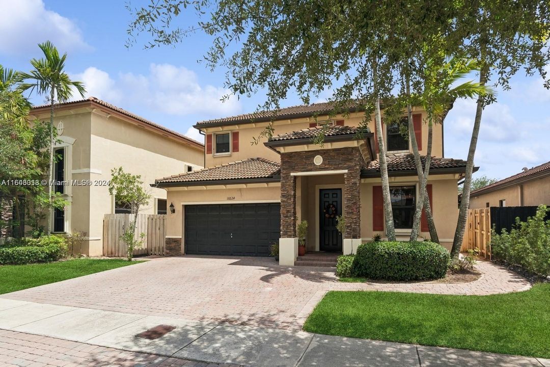 Active With Contract: $4,500 (5 beds, 3 baths, 2565 Square Feet)