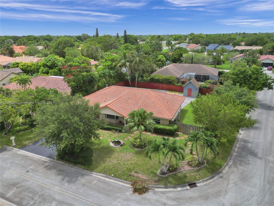 Active With Contract: $649,900 (3 beds, 2 baths, 1654 Square Feet)