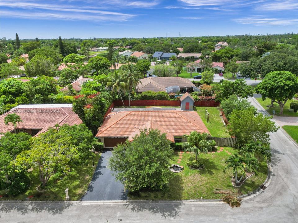 Active With Contract: $649,900 (3 beds, 2 baths, 1654 Square Feet)