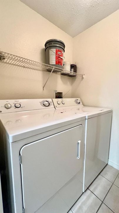 Active With Contract: $2,100 (1 beds, 1 baths, 819 Square Feet)